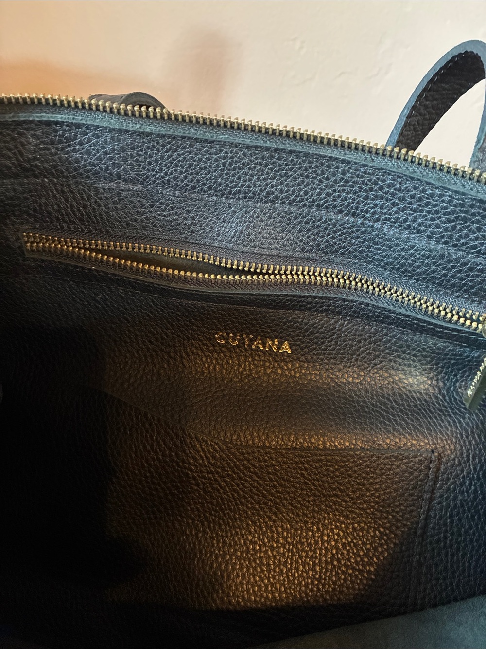 Cuyana Classic Black Leather Tote Bag with Removable Strap - Picture 4 of 7